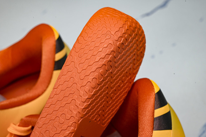 IO6259-800 KOBE 8 PROTRO SHANGHAI FIREWORKS ORANGE/LIGHT ORANGE