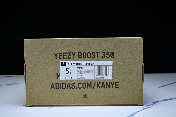 CP9654 YEEZY BOOST 350 V2 WHITE/CORE BLACK/RED