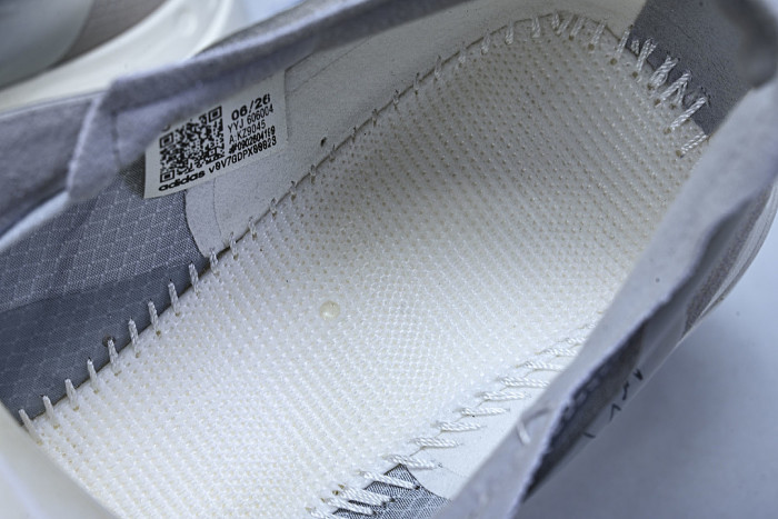 KZ9045 Y-3 ADIOS PRO 4 CHALK WHITE/SILVER METALLIC/LIGHT SOLID GREY