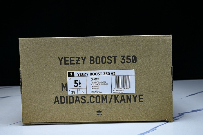 CP9652 YEEZY BOOST 350 V2 CORE BLACK/CORE BLACK/RED