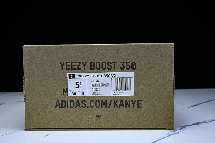 BB1826 YEEZY BOOST 350 V2 STEEPLE GRAY/BELUGA/SOLAR RED