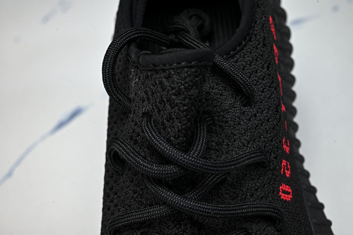 CP9652 YEEZY BOOST 350 V2 CORE BLACK/CORE BLACK/RED