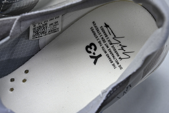KZ9045 Y-3 ADIOS PRO 4 CHALK WHITE/SILVER METALLIC/LIGHT SOLID GREY