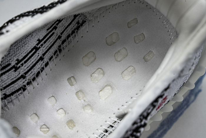 CP9654 YEEZY BOOST 350 V2 WHITE/CORE BLACK/RED