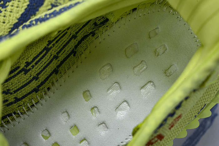 B37572 YEEZY BOOST 350 V2 SEMI FROZEN YELLOW/RAW STEEL/RED