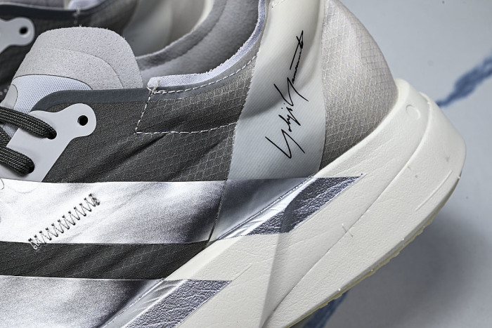 KZ9045 Y-3 ADIOS PRO 4 CHALK WHITE/SILVER METALLIC/LIGHT SOLID GREY