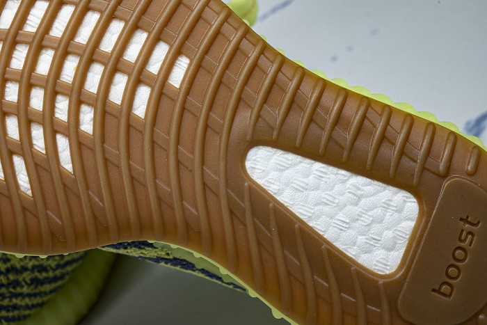 B37572 YEEZY BOOST 350 V2 SEMI FROZEN YELLOW/RAW STEEL/RED