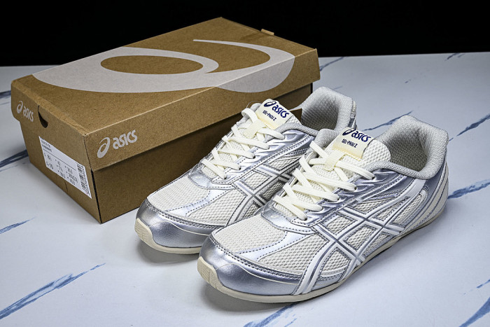 1203B126-100 GEL-PHAI Z LEISURE LIFESTYLE SHOES BEIGE/SILVER
