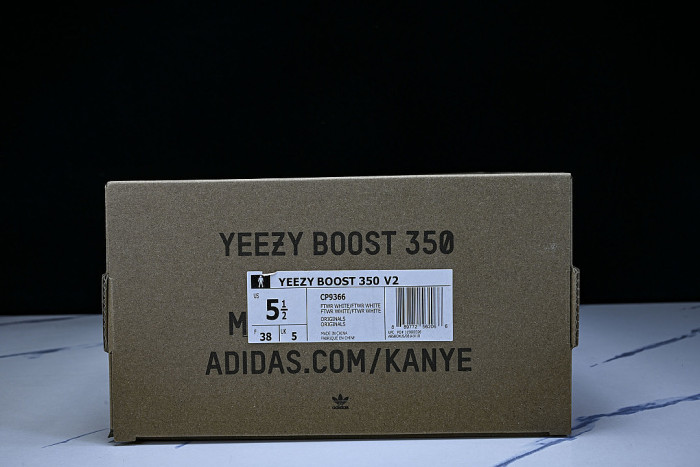 CP9366 YEEZY BOOST 350 V2 CREAM/WHITE