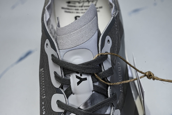 KZ9045 Y-3 ADIOS PRO 4 CHALK WHITE/SILVER METALLIC/LIGHT SOLID GREY