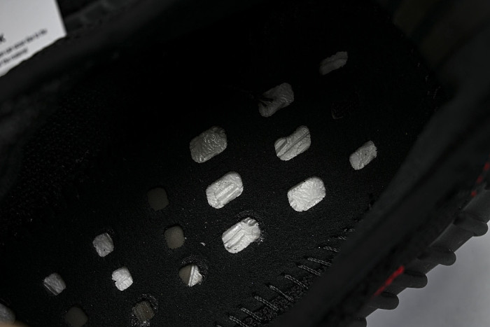 CP9652 YEEZY BOOST 350 V2 CORE BLACK/CORE BLACK/RED