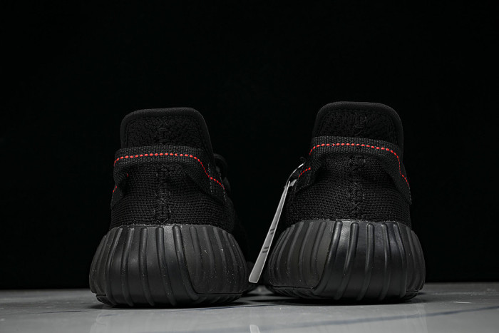 CP9652 YEEZY BOOST 350 V2 CORE BLACK/CORE BLACK/RED