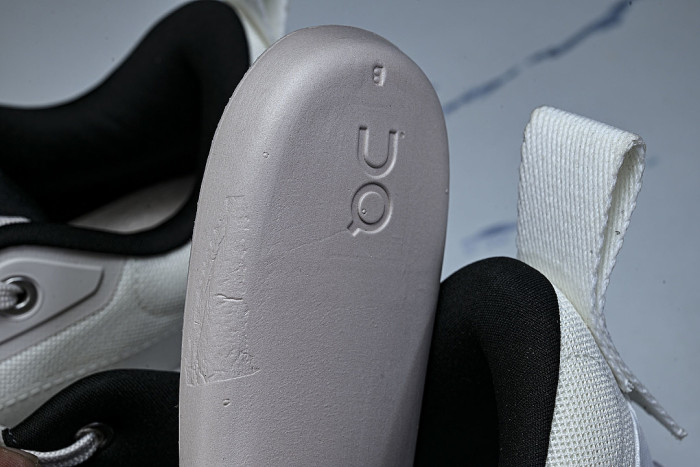 ON X THE SECOND GENERATION SERIES OF CASUAL RUNNING SHOES LIGHT GRAY/GREY