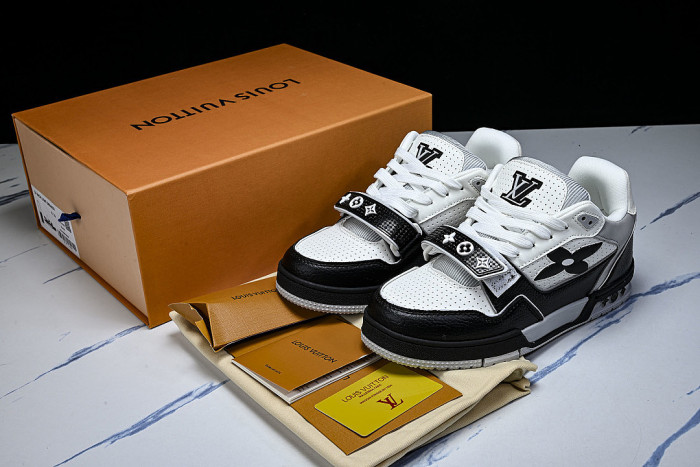 TRAINER COST EFFECTIVE MEN'S AND WOMEN'S SPORTS SHOES WHITE/BLACK