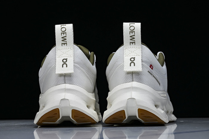 ON X THE SECOND GENERATION SERIES OF CASUAL RUNNING SHOES LIGHT GRAY/ARMY GREEN