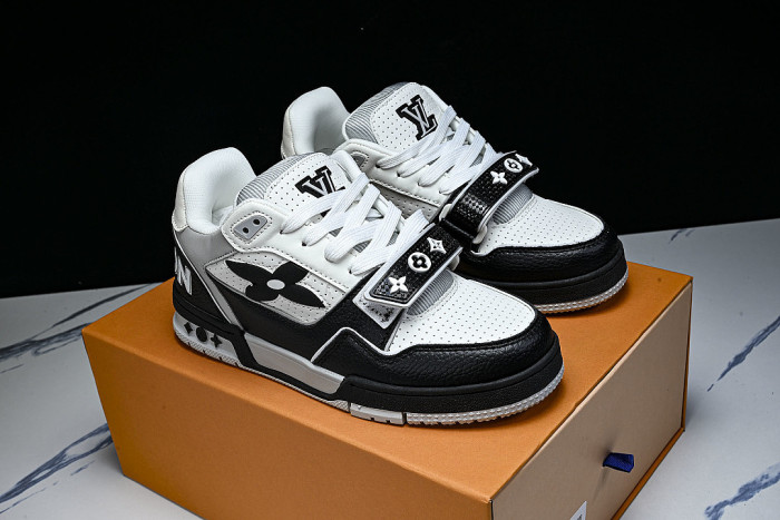 TRAINER COST EFFECTIVE MEN'S AND WOMEN'S SPORTS SHOES WHITE/BLACK