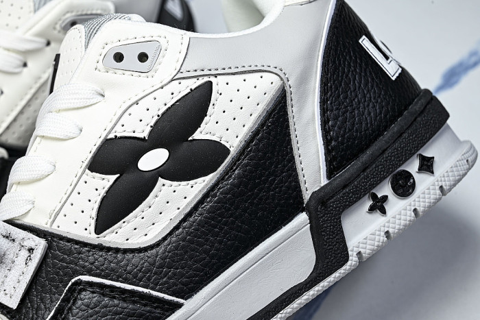TRAINER COST EFFECTIVE MEN'S AND WOMEN'S SPORTS SHOES WHITE/BLACK