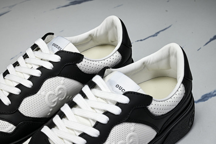 CHUNKY B MONOCHROME CARAMEL COLORED THICK SOLED CASUAL SNEAKERS BLACK/WHITE