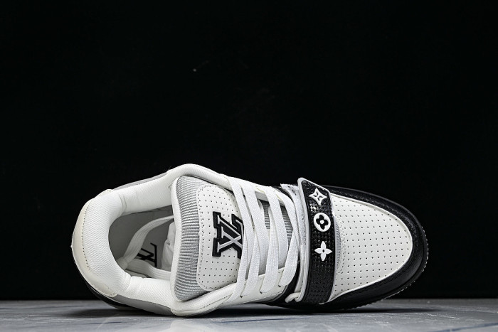 TRAINER COST EFFECTIVE MEN'S AND WOMEN'S SPORTS SHOES WHITE/BLACK