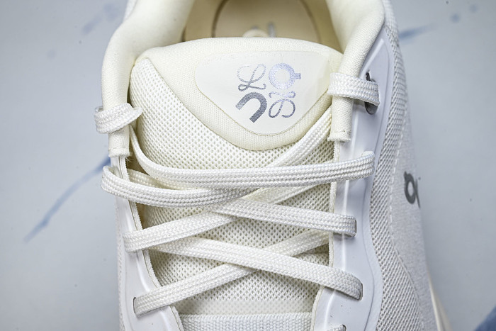 ON X THE SECOND GENERATION SERIES OF CASUAL RUNNING SHOES LIGHT GRAY/GREY