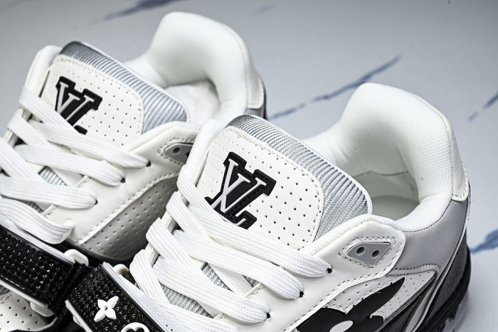 TRAINER COST EFFECTIVE MEN'S AND WOMEN'S SPORTS SHOES WHITE/BLACK