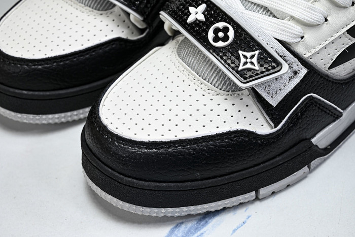 TRAINER COST EFFECTIVE MEN'S AND WOMEN'S SPORTS SHOES WHITE/BLACK