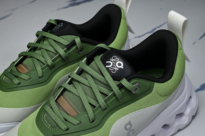ON X THE SECOND GENERATION SERIES OF CASUAL RUNNING SHOES DARK GREEN/GREEN