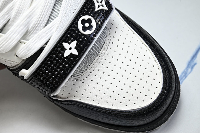TRAINER COST EFFECTIVE MEN'S AND WOMEN'S SPORTS SHOES WHITE/BLACK