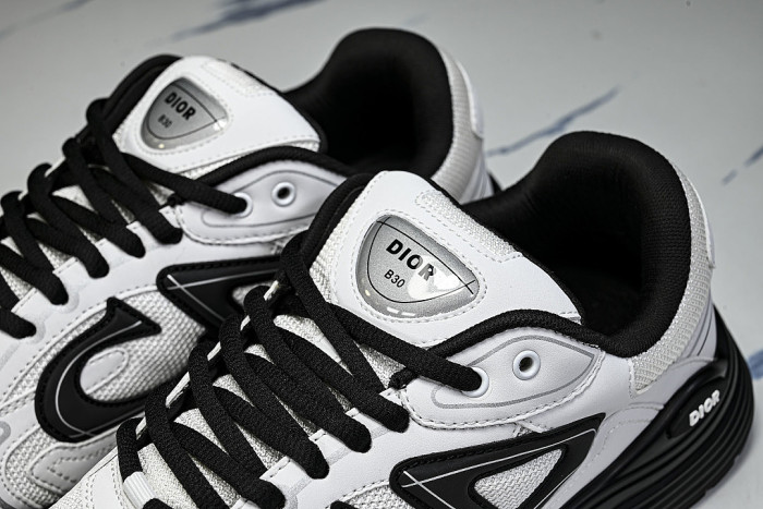 MEN'S BREATHABLE CASUAL THICK SOLED B30 LACE UP RUNNING SHOES 2026 NEW STYLE WHITE/BLACK