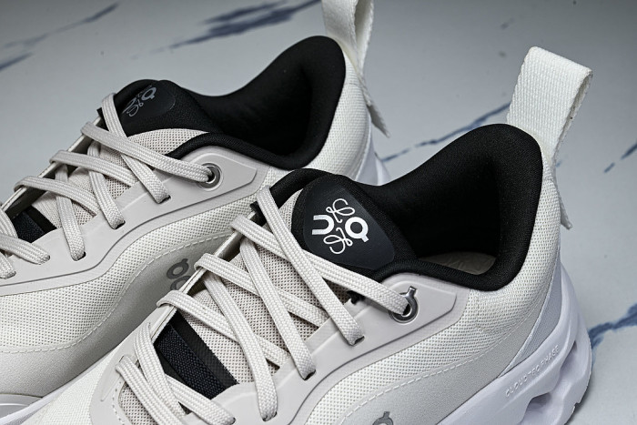 ON X THE SECOND GENERATION SERIES OF CASUAL RUNNING SHOES LIGHT GRAY/GREY