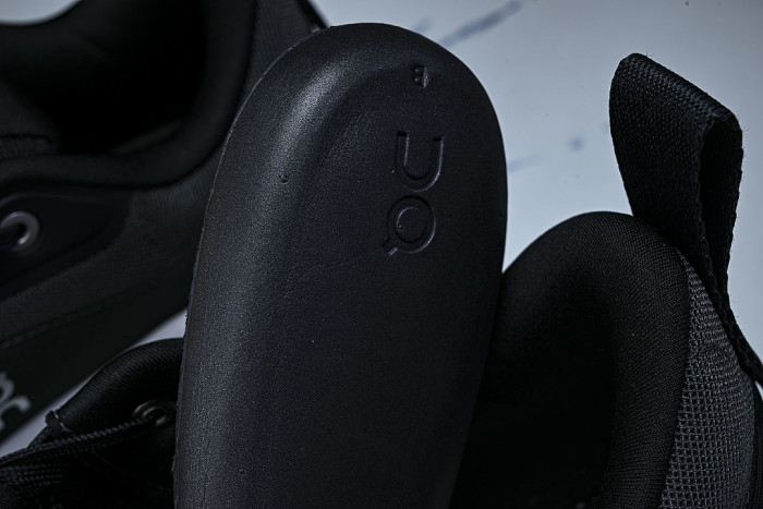 ON X THE SECOND GENERATION SERIES OF CASUAL RUNNING SHOES BLACK/INKINESS