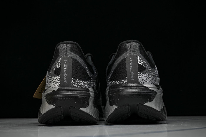 IQ3928-001 AIR ZOOM PEGASUS 42 BREATHABLE AND LIGHTWEIGHT RUNNING SHOES BLACK/INKINESS