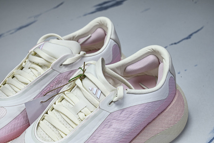 KJ0392 HYPERBOOST EDGE OFF WHITE/CLEAR PINK/CLEAR PINK