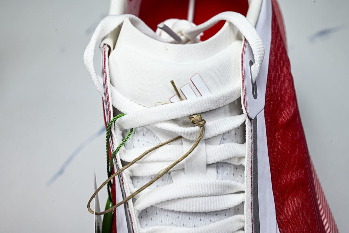 KI1913 HYPER BOOST EDGE CLOUD WHITE/PURE RUBY/ZERO METALIC