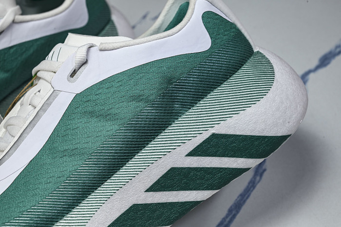 KI1912 HYPER BOOST EDGE CLOUD WHITE/EQT GREEN/ZERO METALLIC