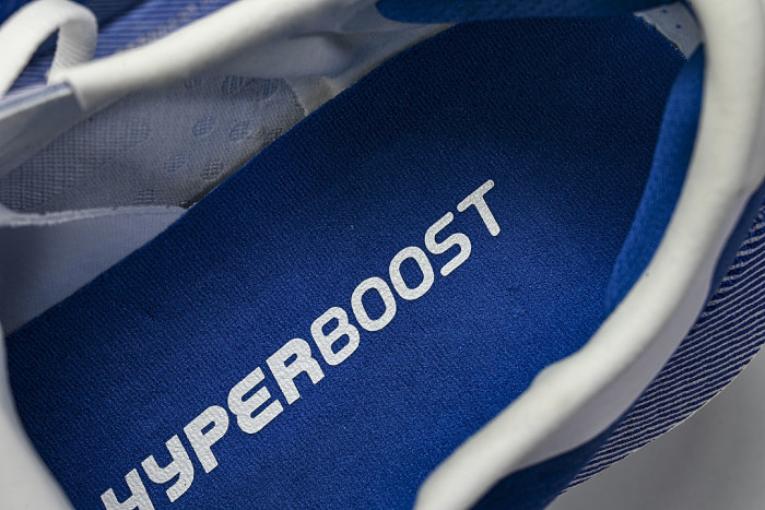KI1911 HYPERBOOST EDGE CLOUD WHITE/EQT BLUE/ZERO METALLIC