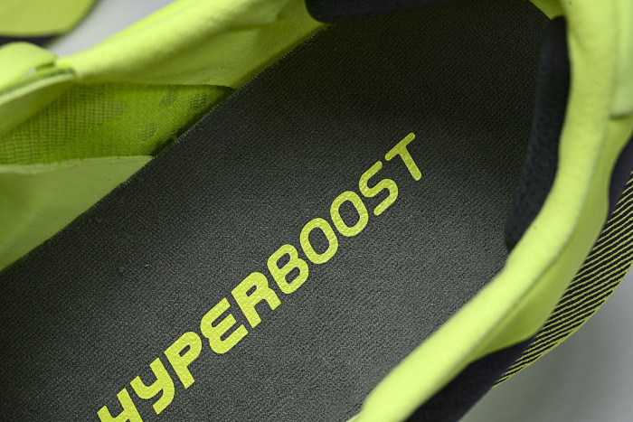 KI4413 HYPERBOOST EDGE SOLE-BOOSTING RUNNING SHOES GREEN/BLACK