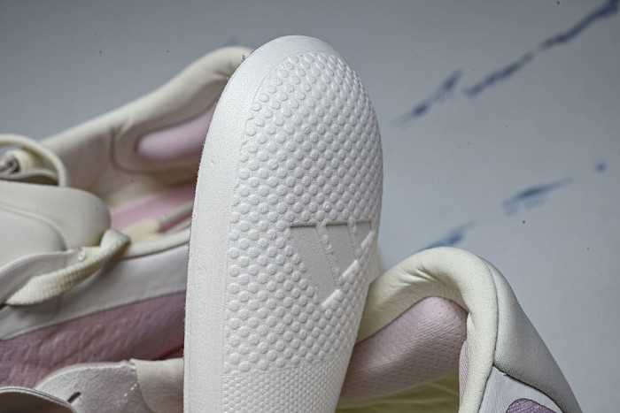 KJ0392 HYPERBOOST EDGE OFF WHITE/CLEAR PINK/CLEAR PINK