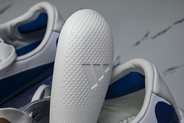 KI1911 HYPERBOOST EDGE CLOUD WHITE/EQT BLUE/ZERO METALLIC
