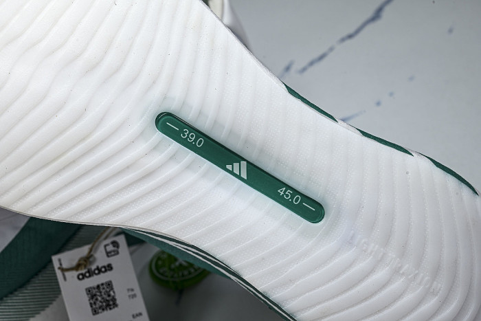 KI1912 HYPER BOOST EDGE CLOUD WHITE/EQT GREEN/ZERO METALLIC