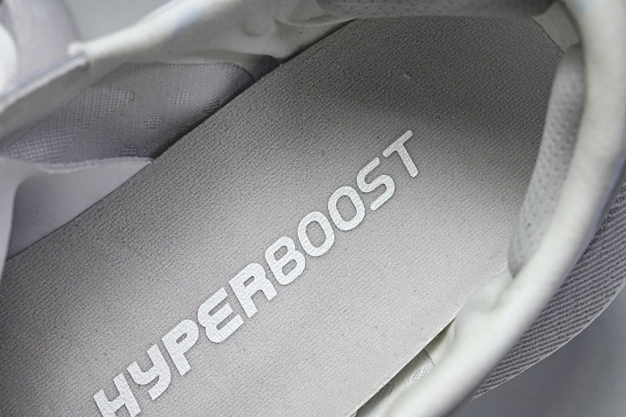 KK0288 HYPER BOOST EDGE CLOUD WHITE/LIGHT SOLID GREY/SILVER METALLIC