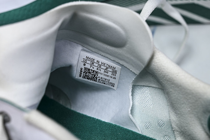 KI1912 HYPER BOOST EDGE CLOUD WHITE/EQT GREEN/ZERO METALLIC