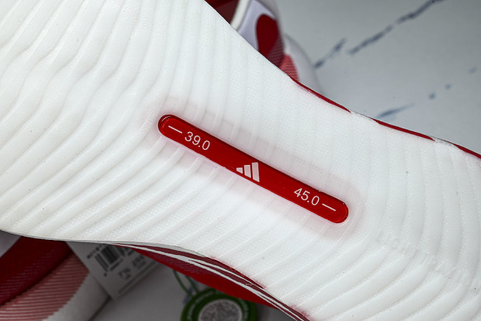 KI1913 HYPER BOOST EDGE CLOUD WHITE/PURE RUBY/ZERO METALIC