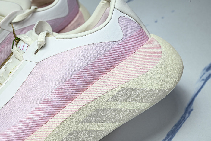 KJ0392 HYPERBOOST EDGE OFF WHITE/CLEAR PINK/CLEAR PINK