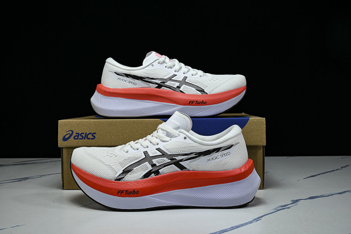 1012B518-100 MAGIC SPEED 4 WHITE/BLACK/ORANGE