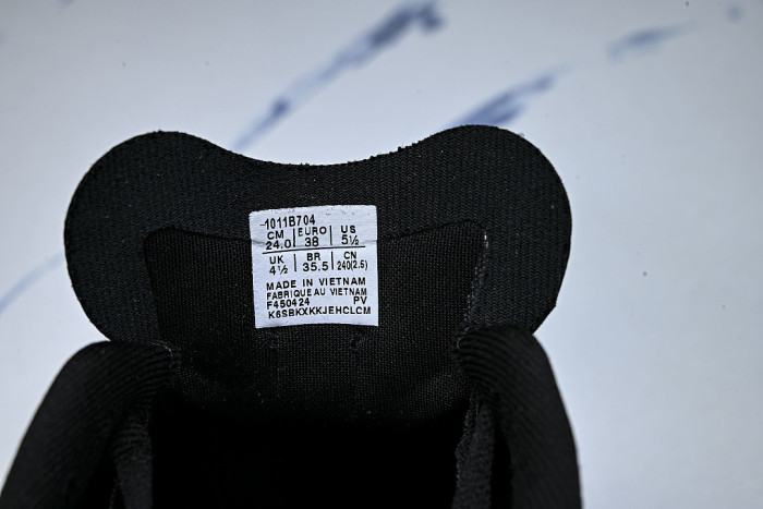 1011B704-001 MAGIC SPEED 4 BLACK/WHITE/BLACK