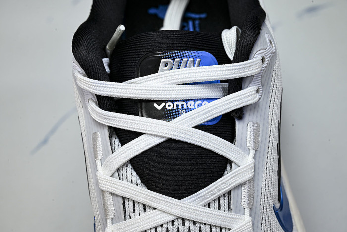 IB7722-100 VOMERO 18 VERSATILE ANTI SLIP LOW TOP RUNNING SHOES LIGHT GRAY/NAVY BLUE
