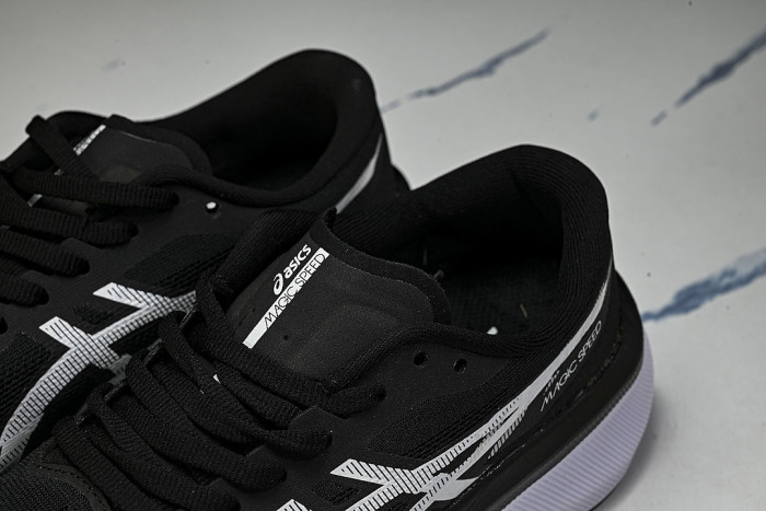 1011B704-001 MAGIC SPEED 4 BLACK/WHITE/BLACK