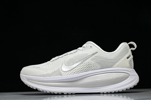 HM6804-104 VOMERO 18 VERSATILE ANTI SLIP LOW TOP RUNNING SHOES LIGHT GRAY/GREY