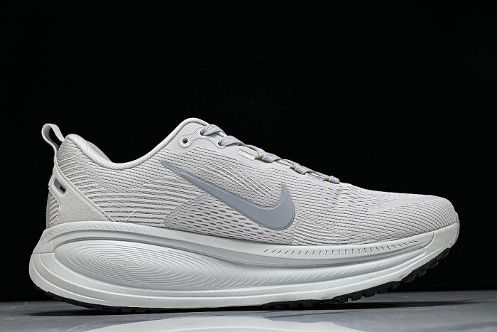 HM6803-009 VOMERO 18 VERSATILE ANTI SLIP LOW TOP RUNNING SHOES LIGHT GRAY/GREY